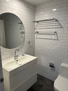 Additional Bathroom - 20 Catamaran St