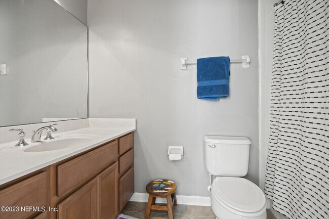 Building Photo - 781 Paradise Ln