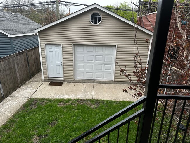 Building Photo - 2724 N Marshfield Ave