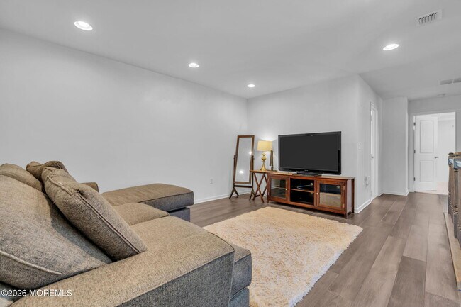 Building Photo - 2 Malcolm Way