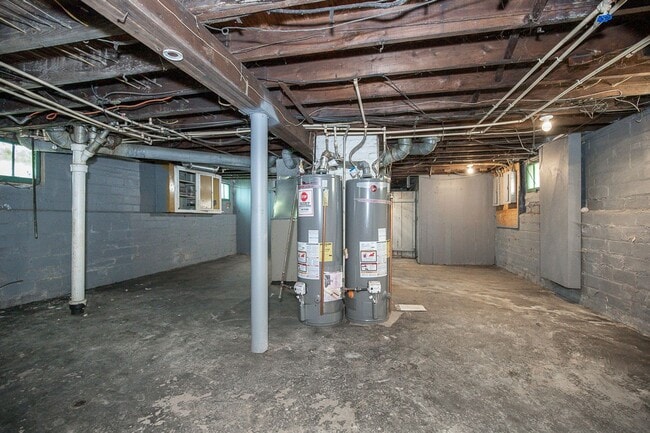 Building Photo - 364 E 161st St