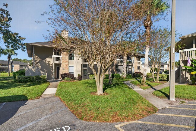 Building Photo - 10200 Belle Rive Blvd