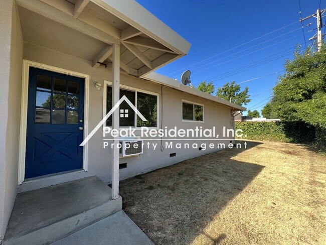 Building Photo - Updated 2bd/1ba Carmichael Duplex with Garage