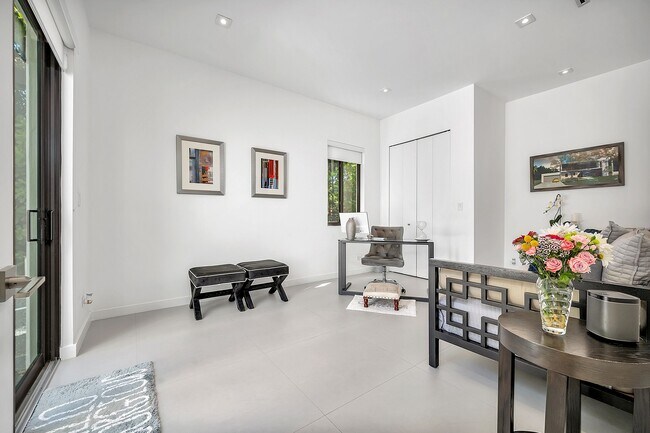 Building Photo - 5921 SW 87th St