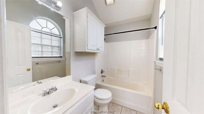 Building Photo - 2404 Trace Meadows