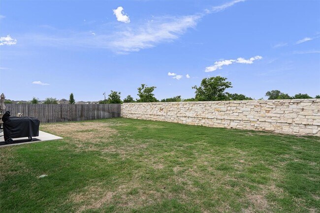 Building Photo - 600 Spurlock Wy