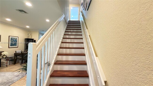 Building Photo - 3887 Tree Top Dr