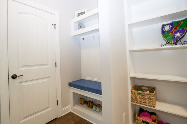 Building Photo - "$500 OFF FIRST MONTH'S RENT IF LEASE IS S...