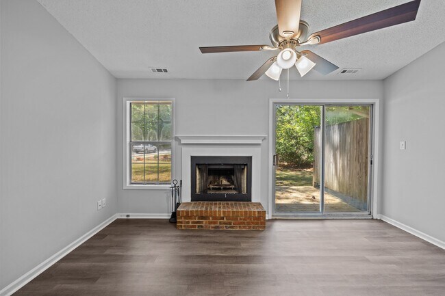Building Photo - 1501 Fairfax Ln