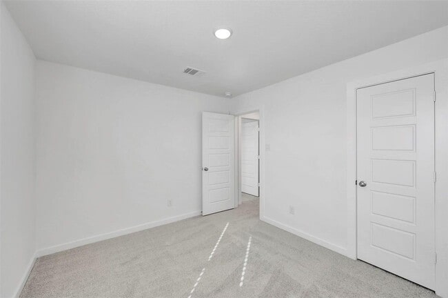 Building Photo - 32455 Sunbeam Dr