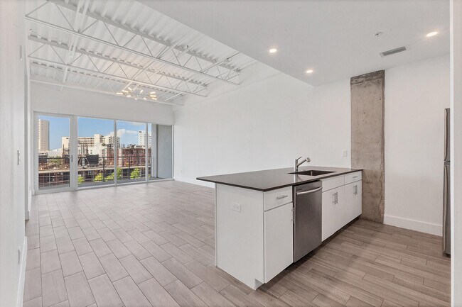 Building Photo - 332 Cocoanut Ave