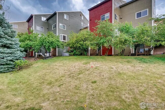 Building Photo - AMAZING LOCATION 3 Bed 2.5 Bath Townhome in Boulder near Campus