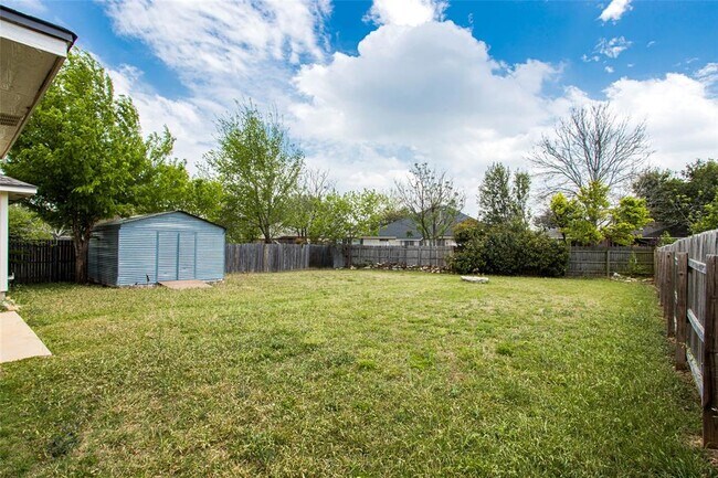 Building Photo - 814 Lantana Dr
