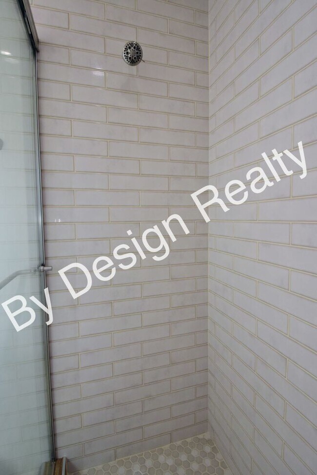 Building Photo - Contemporary 1 Bed 1 Bath with Beautiful F...