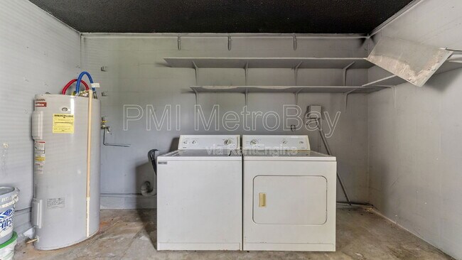 Building Photo - 309 W South Ave