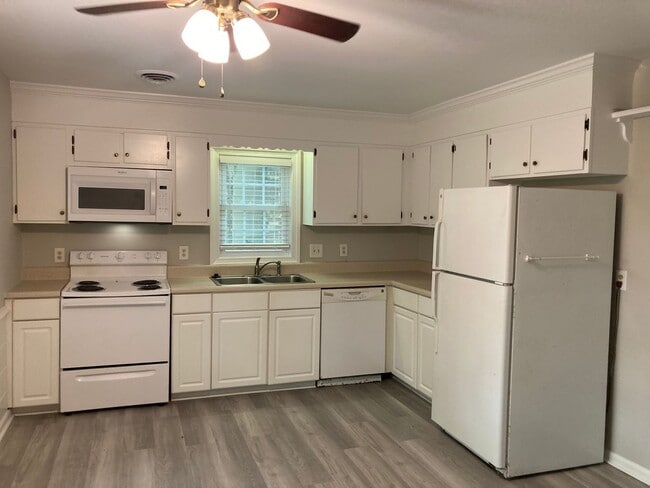 Building Photo - 10101 Bayham Dr