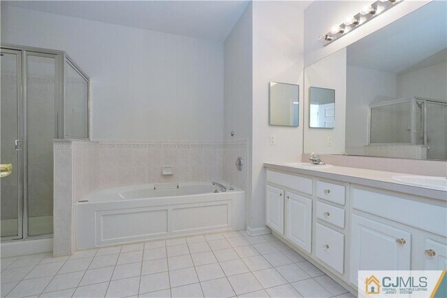 Building Photo - 636 St Andrews Pl
