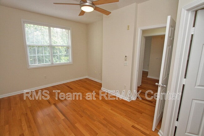Building Photo - 3500 Sweetwater Rd