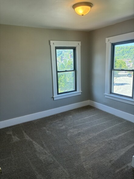 Building Photo - 486 McCargo St