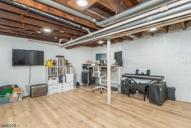 Building Photo - 38B Park Ave