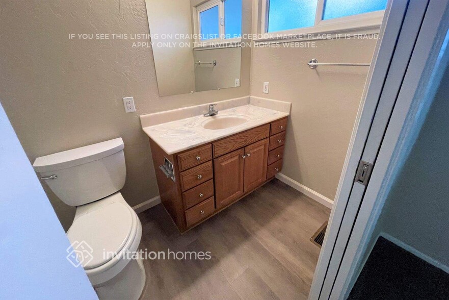 Building Photo - 217 Locust Dr