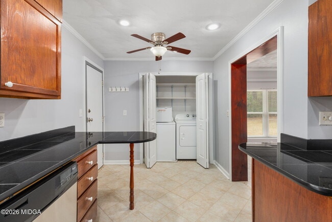 Building Photo - 1496 Wesleyan Dr