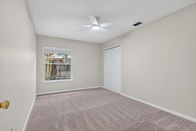 Building Photo - Middleburg Home with Office Space