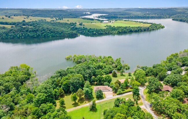 Building Photo - Lake House Rental
