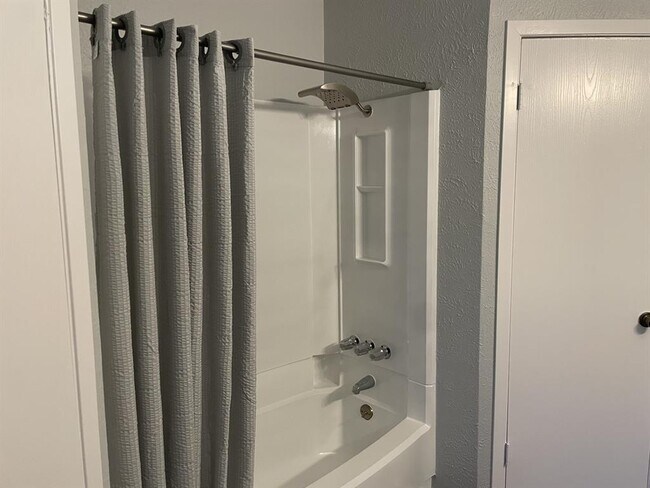 Building Photo - 305 Hickok Ct