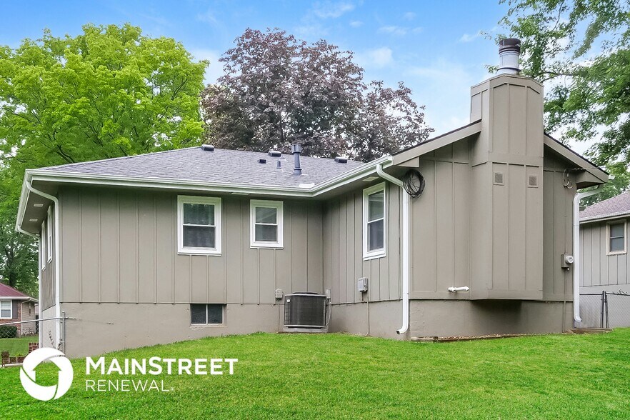 Building Photo - 506 NW Roanoke Dr