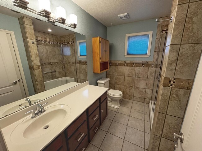 Building Photo - 8608 Quail Creek Ct NE