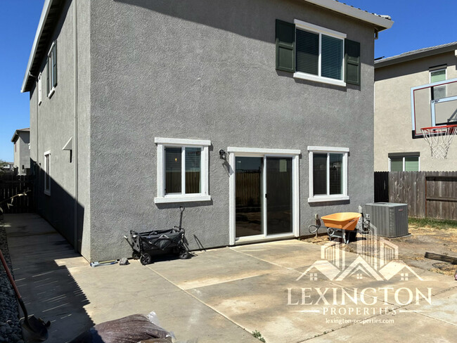 Building Photo - Beautiful Modern, 3BD/2.5BA Home in Rancho...