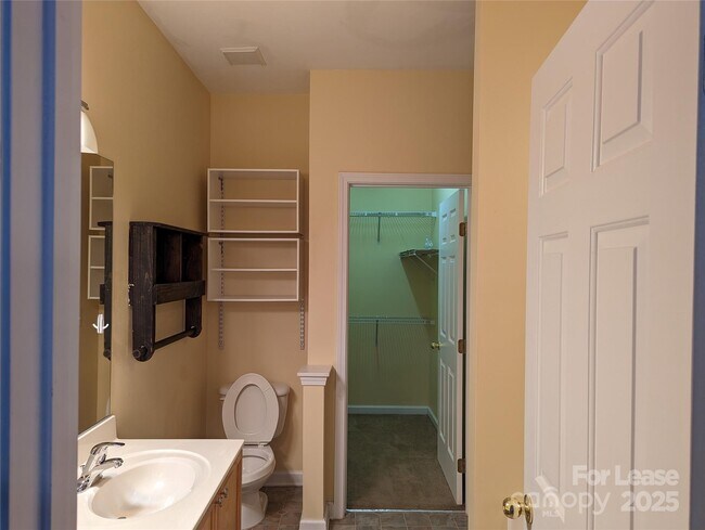 Building Photo - 7920 Mariners Pointe Cir