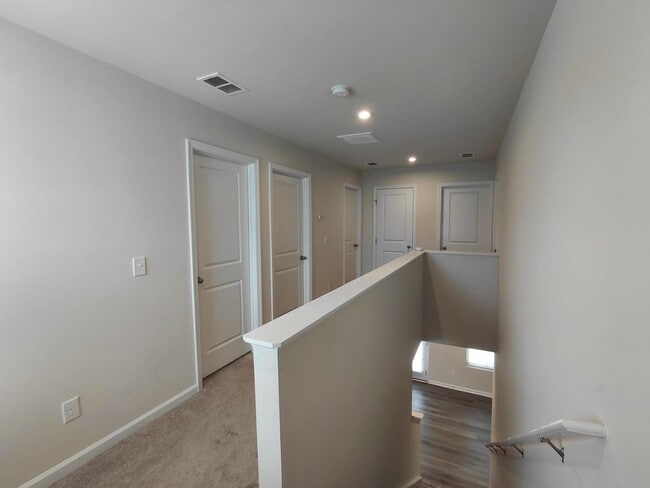Building Photo - 329 Saskatoon Dr