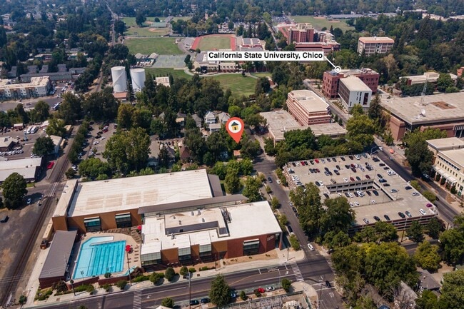 Building Photo - Move In Special! 3 Bedroom House Across from Chico State and WREC!