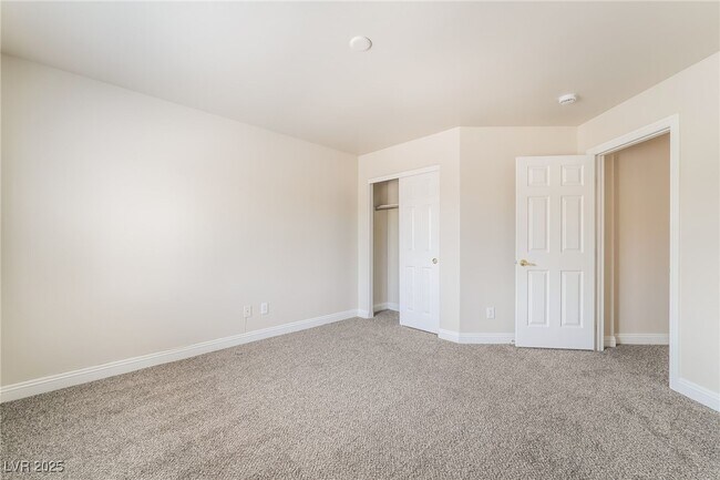 Building Photo - 9175 Sunken Meadow Ave