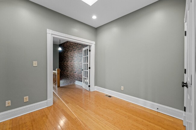 Building Photo - 2213 Missouri Ave