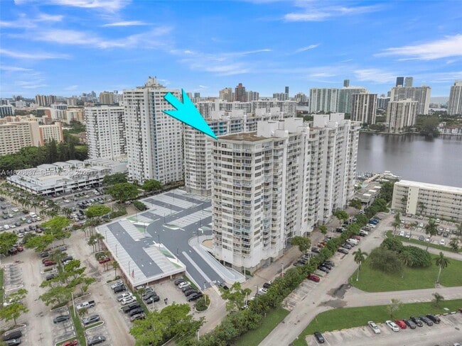 Building Photo - 18011 Biscayne Blvd