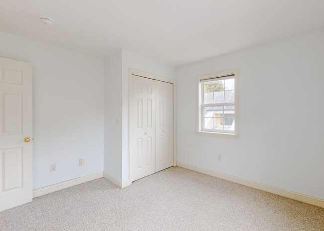 Building Photo - Charming 3BR/ 1.5BA South Portland Residence