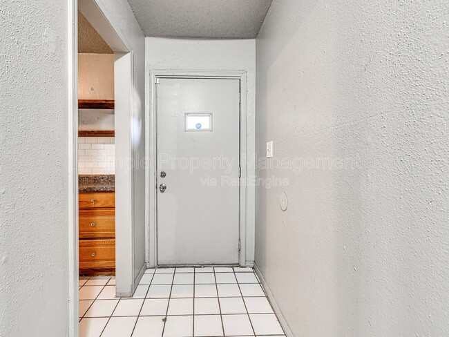 Building Photo - 601 N Wisconsin Ave