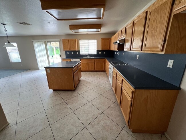 Building Photo - Spacious 3-Bedroom Home with Loft, 3-Car Garage & Large Backyard in Desirable South Loma Linda