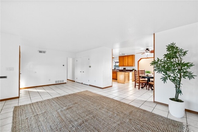 Building Photo - 6682 Alexandria Dr