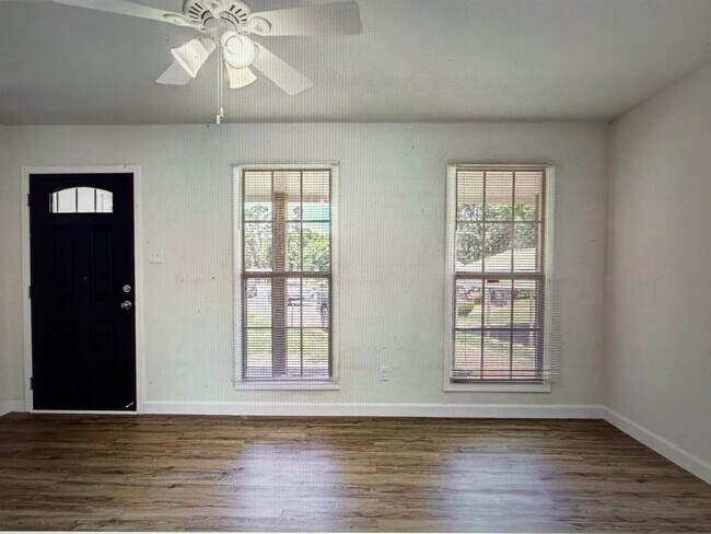 Building Photo - 4838 Shayne Ln