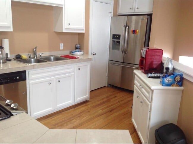 Building Photo - 3735 Main Plaza Dr