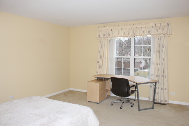 Building Photo - 483 W Falkirk Pl