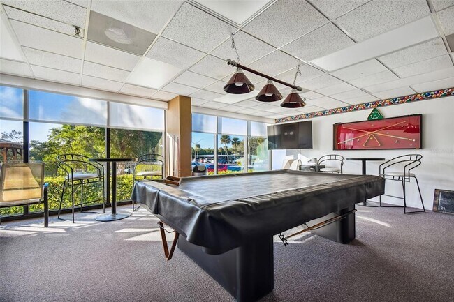 Building Photo - 7050 Sunset Dr S