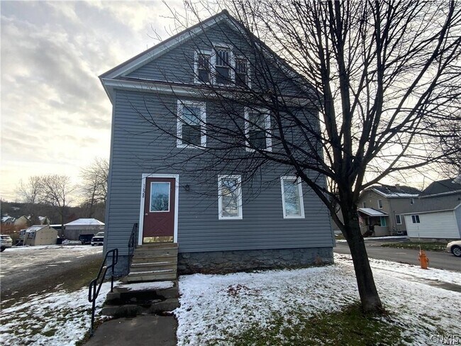 Building Photo - 1628 State St