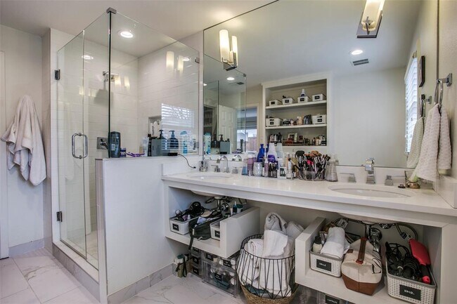 Building Photo - 4559 Elsby Ave