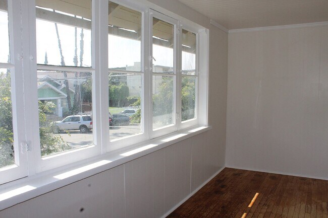 Building Photo - 622