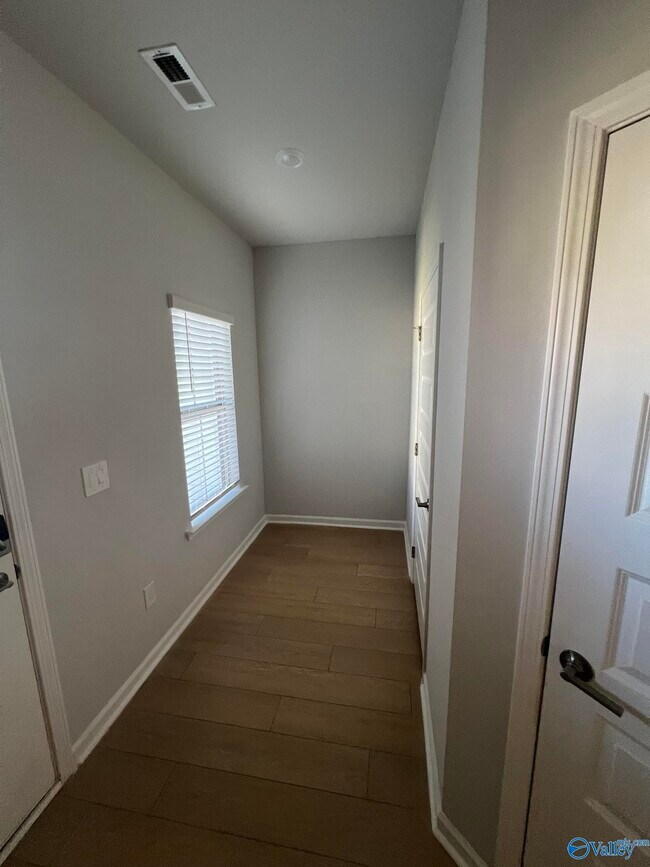 Building Photo - 159 Little Britain St